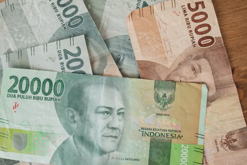 Dolar vs Rupiah: Hitung-Hitungan Jujur Biaya Hidup Sebelum Kamu Putuskan Pindah